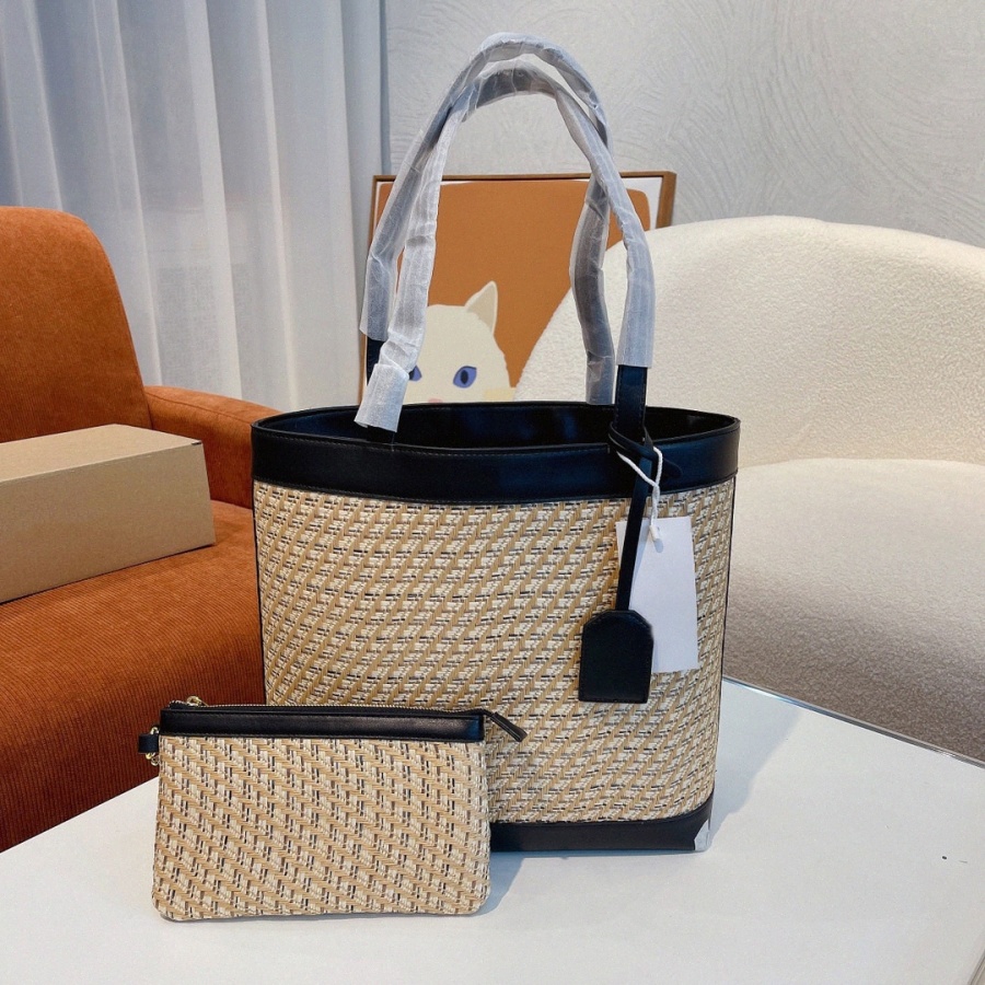 2022 Designer Femmes Sac fourre-tout imperméable Luxurys Designers Sacs Brand Sunshine Knitting Beach Dames Hands sacs Woman Leather Pattswork To