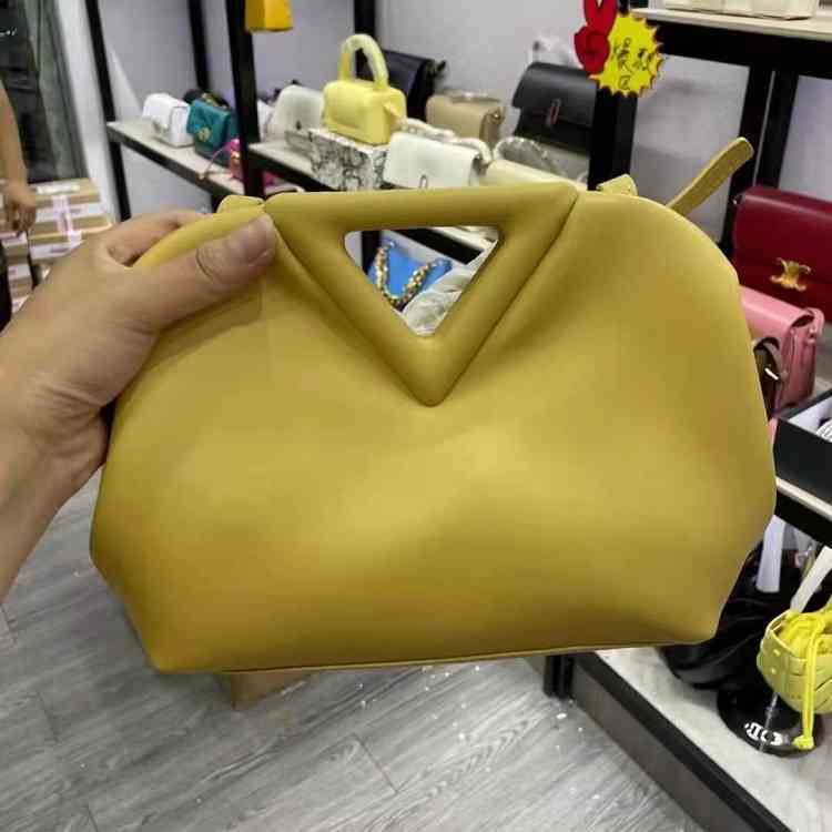 

Candy Venetas Bottegas Color Inverted Triangle Cloud Bag Fold Clip Hand One Shoulder Messenger Dumpling LadyG 23IH