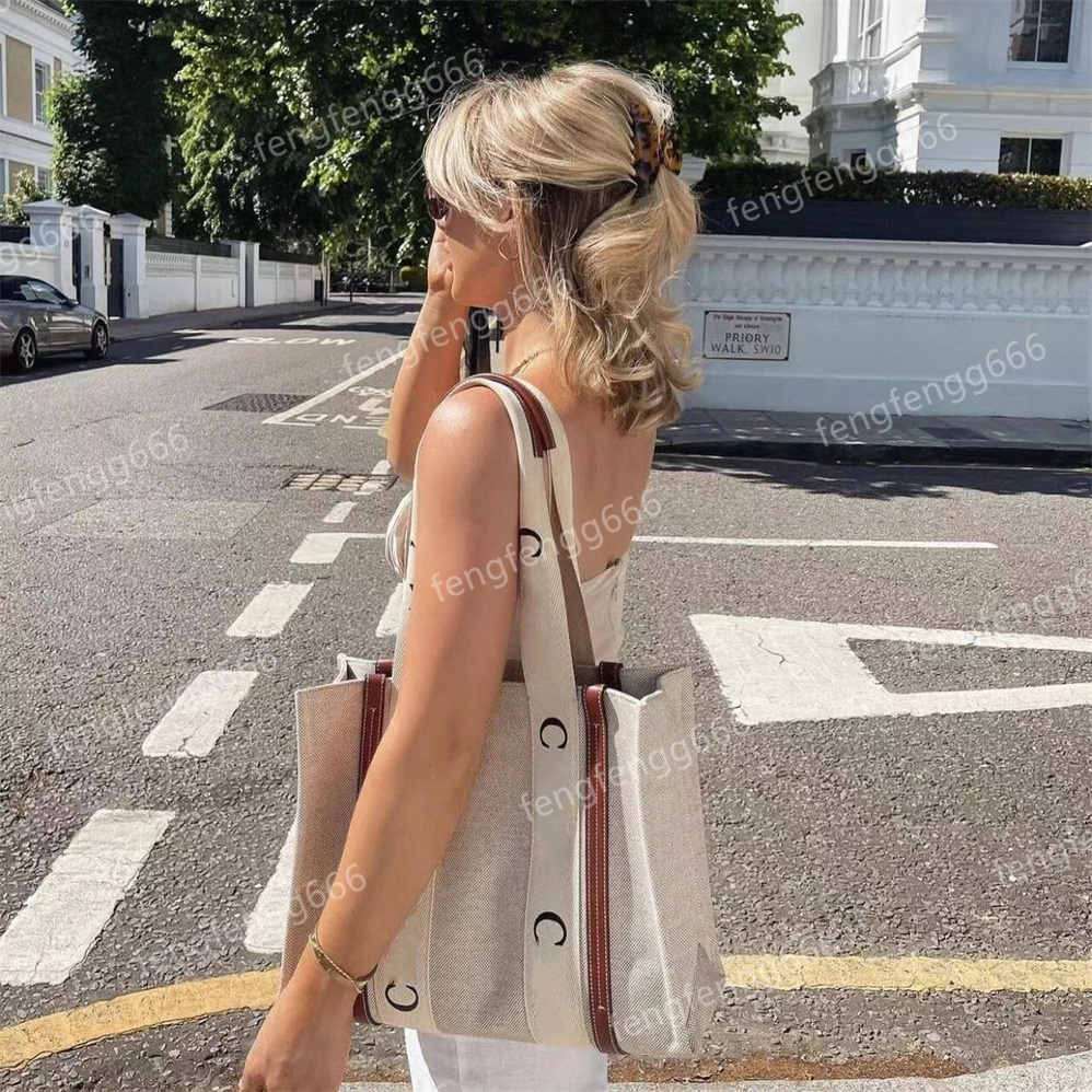 

High quality shopping Beach Holiday Shoulder bags Tote Bags Lady canvas Diagonal tote bag Black brown handle size shoppings bag