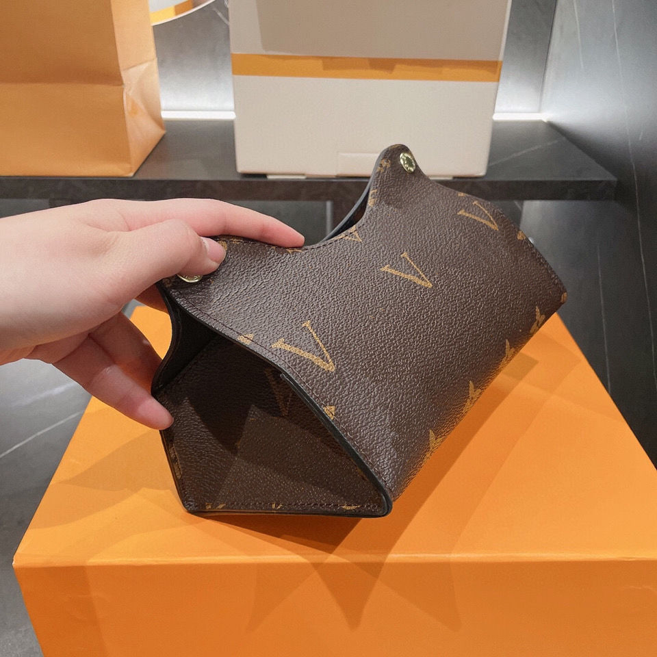 

Luxury Designer Tissue Boxes Fashion Tissues Box Classic Letter Cartoon Print High Quality Home Room Car Decor Napkins Storage Case