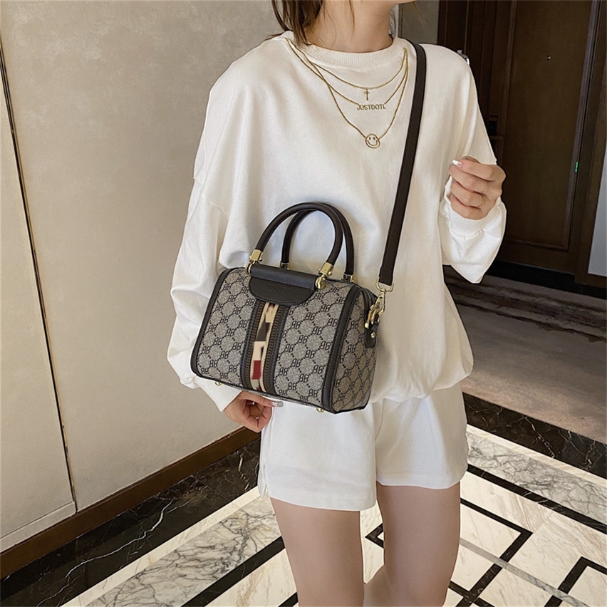 

Purse New Boston Vintage Women's bag versatile handbag large capacity One Shoulder Messenger pillow bag, Coffee