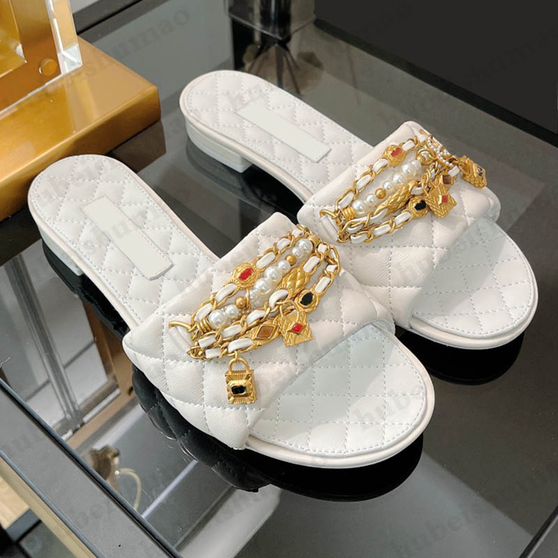 

2022ss Womens Slippers With Chain Pendant Imitation Pearls Flat Shoes Woman Flip Flops Designer Sandals Fashion Slide Retro Slides Mules Sewing Thread Rubber Sole, Shoes box