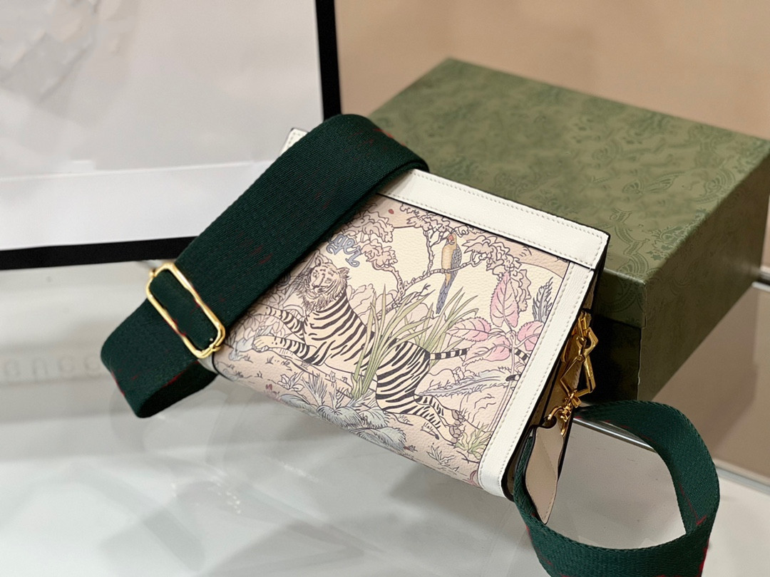 

2022High quality leather shoulder bag designer design women's animal landscape pattern clip bag delivery box