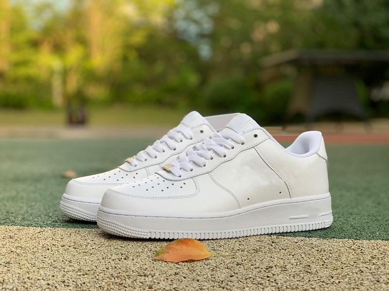 AF1 Forces 1 Run Chaussures Airforce Men Femmes Triple Triple Noir blanc Tropical Twist Spruce Aura AF1 MENS FEMANS EN OUTROOR SPORTS TRAIN