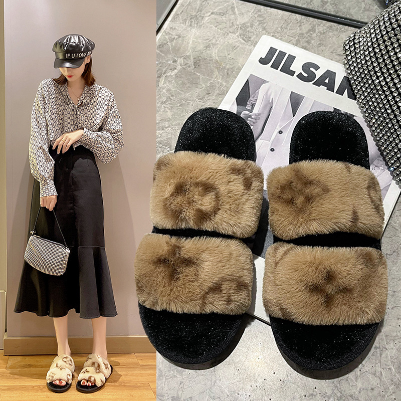Femmes nouvelle version coréenne de la mode pantoufles en peluche mot fond plat décontracté chaussures poilues automne et hiver sandales en coton