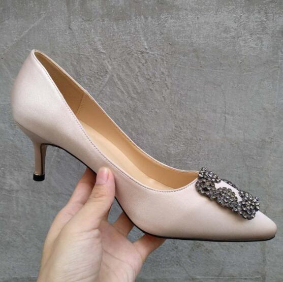 2022 Nouvelle arrivée Marque Designer Party Chaussures De Mariage Mariée Femmes Dames Sandales Mode Sexy Robe Chaussures Bout Pointu Talons Hauts