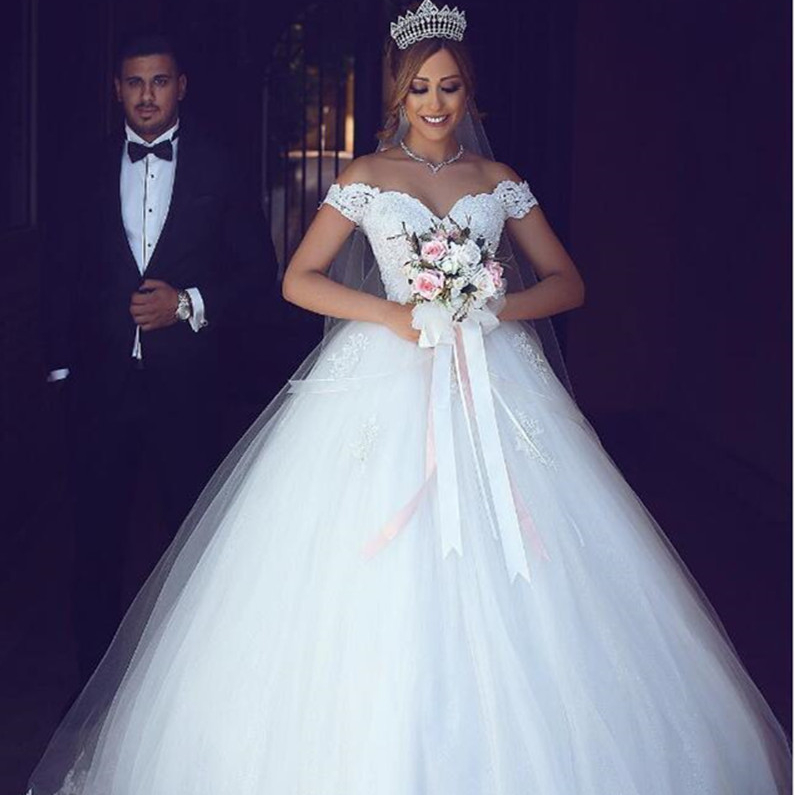2023 Hors Épaule Une Ligne Robes De Mariée Tulle Robes De Mariée Incroyable Blanc Dentelle À La Main Fleurs Robes De Mariée Perles Perlées