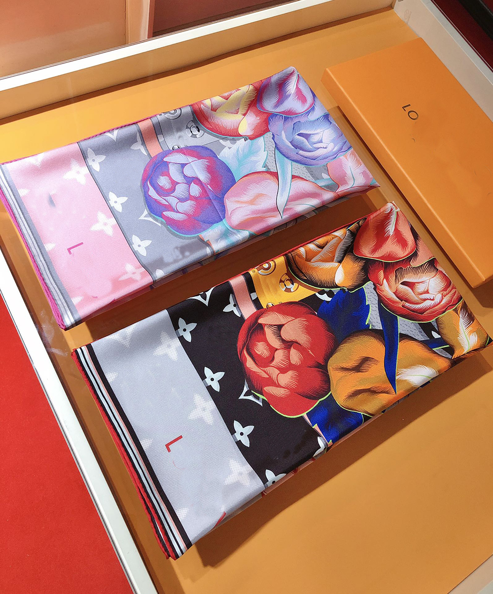 

2022 New fashion printed alphabet scarf 90cm high-end ladies silk scarves scarves