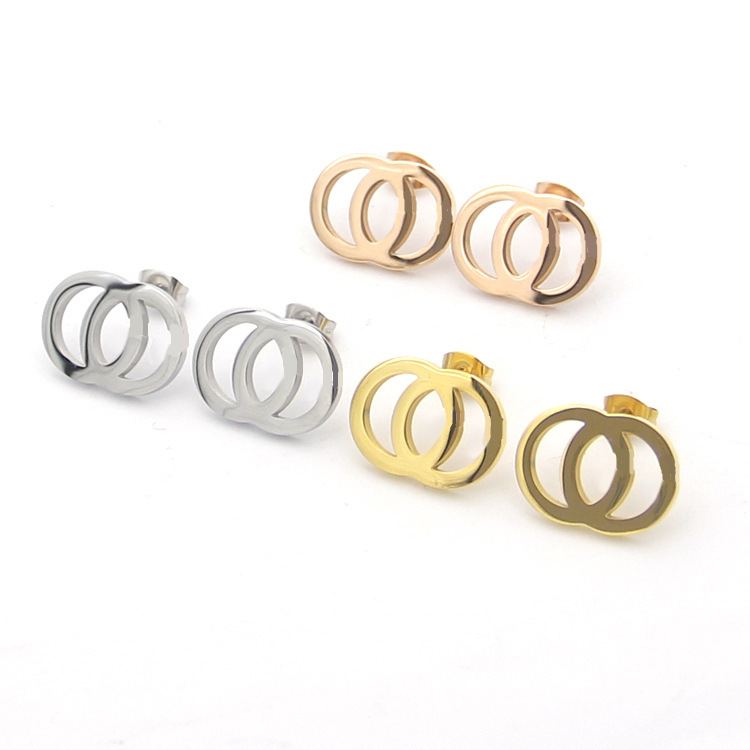 

2022 High Polished Stainless Steel Women Designer Stud Luxury Style Simple Hollow Letter Couple Earrings For Lady Party Wedding Hoop Wholesale
