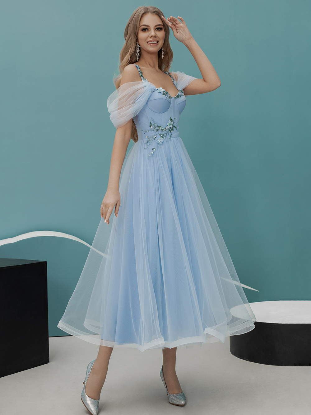 

2023 Newest Prom Dresses with 3D1Applique Beaded Spaghetti Off Shoulder Homecoming Party Graduation Gowns Lace Up Back Tulle Robe De Soiree, Gold