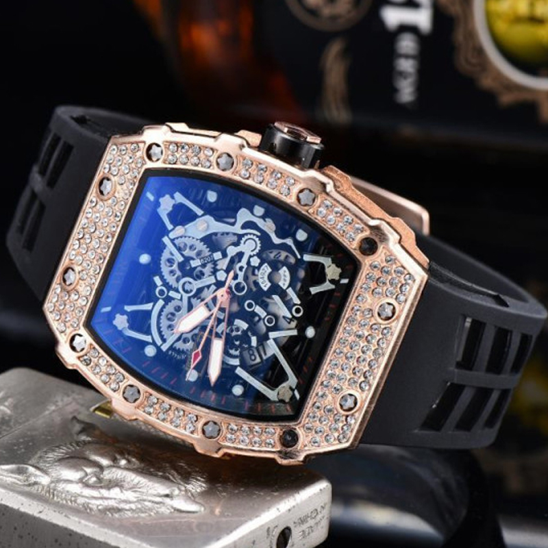

2022 3pins luxury watch new men's high quality diamond quartz stainless steel case watch black rubber, Brown