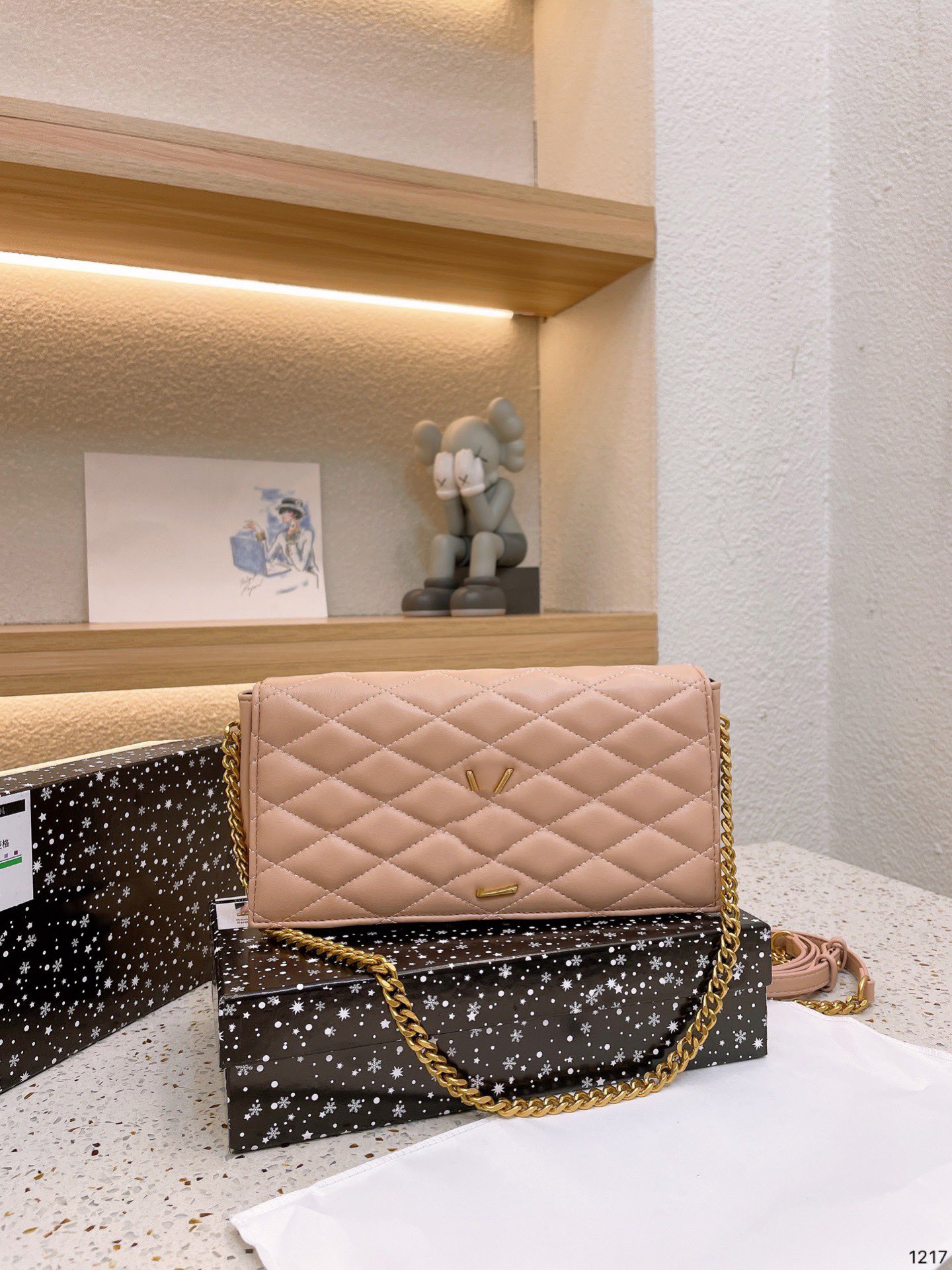 

Designers shoulder bag luxurious tote purse handbag message bags cluth top quality Brand classic Genuine leather Crossbody LouLou Original Box Size 26CM Khaki, White