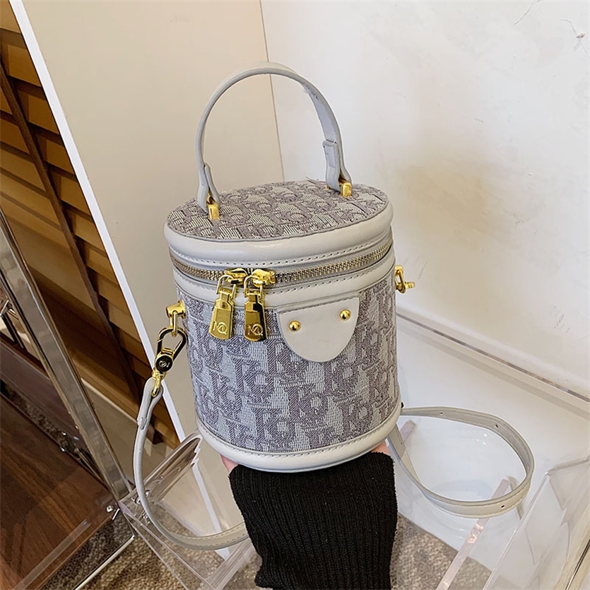 

This year's fashion messenger women's spring versatile one small 60% off outlet store, Light gray