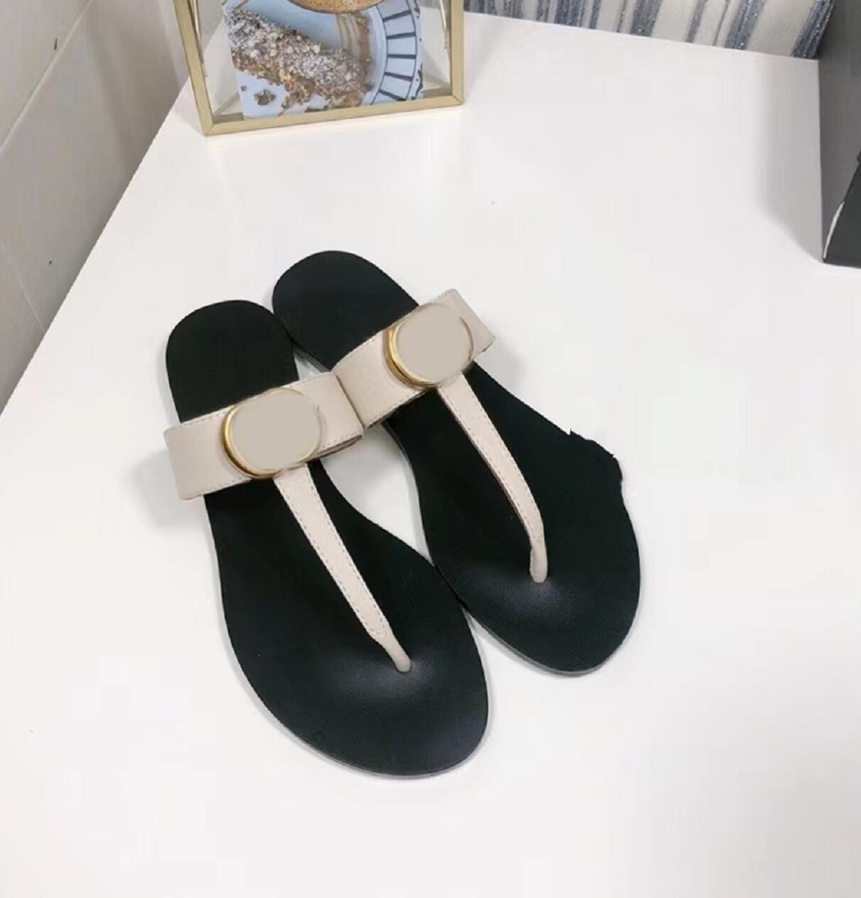 

Womens Designer Slippers Black T-shaped Leather Sandals Lady Luxury Beach Leisure Slippers Designers Top Quality Fashion Flat Bottom Flip-Flops Sandal, White