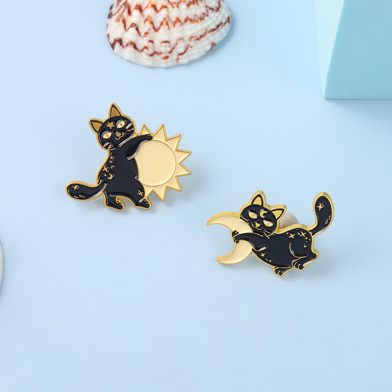 

Punk Black Cat Hug Moon Sun Shaped Brooches Pins Unisex Backpack Sweater Clothes Buckle Badge Ornaments Alloy Enamel Animal Collar Lapel Pins Accessories