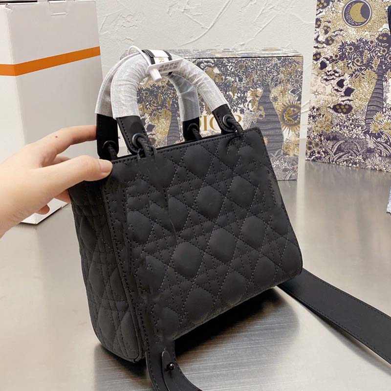 

Wholesale P Luxury Designer Brands Shopping Bags Women Triangle Label Waterproof Leisure Travel Bag Large Capacity Nylon Mommy Tote Ladies, Red