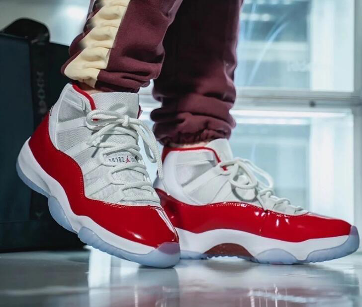 

11 Cherry mens Basketball shoes 11s White Varsity Red-Black womens Outdoor Sports Sneakers CT8012-116 With Original Box size us 7-13, 01