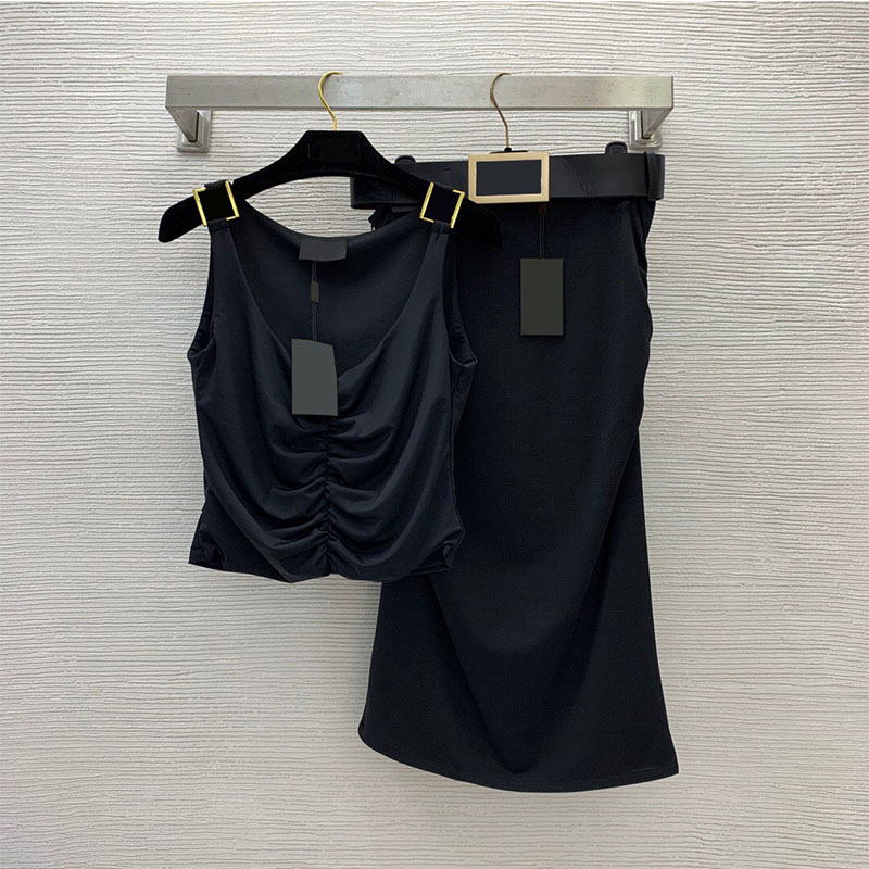 

2022 Runway Women Summer Two Piece Dress Fashion Sexy Solid Sleeveless Slim Tops Black Knee-Length Long Skirt Shirt With Gold Belt Suit
