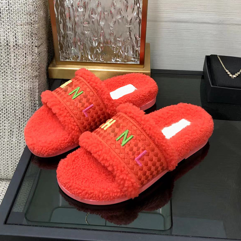 

Luxury Designer women's warm slippers letter thick bottom comfortable lattice outdoor flat sandals winter wool one line slippers, Red