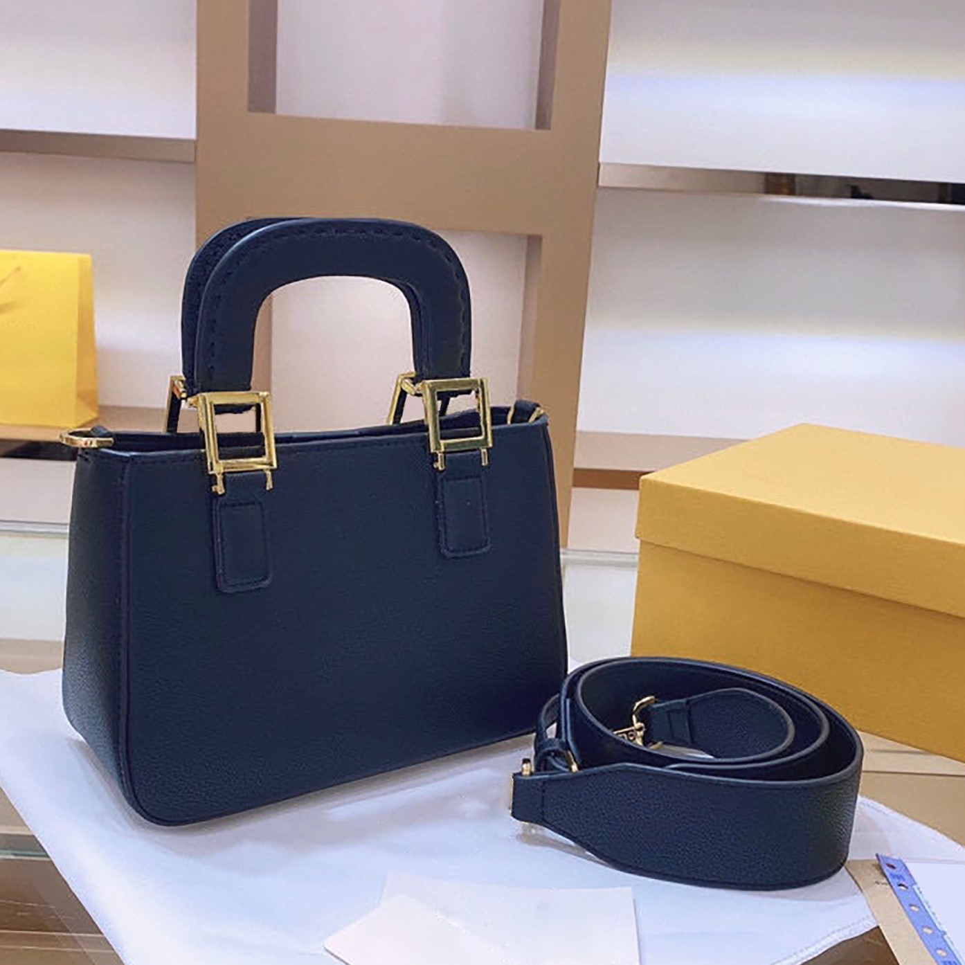 2022 SS Shoulder Bag Limited Women Fashion Handbags Letter Cowhide Hasp Double Handle Tote Crossbody Bags Hardware 24K Detachable Strap Classic Tote