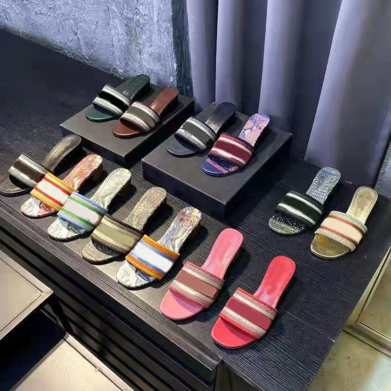 

2022 Women Designers Slides Fashion Luxurys letter Slipper Leather low heels Womens Slippers designer sandals brands Summer Beach Shoes Loafers Bottsom EUR 35-42