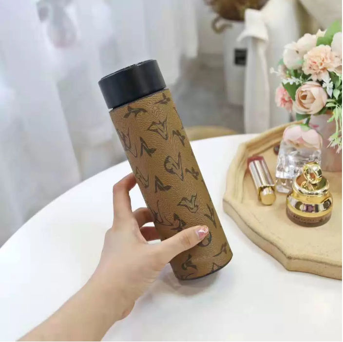 

LED Smart Water Bottles Mug Temperature Display Cover drinkware Fashion Luxury Designer Stainless Steel Coffee Tea Cup Thermos 071208