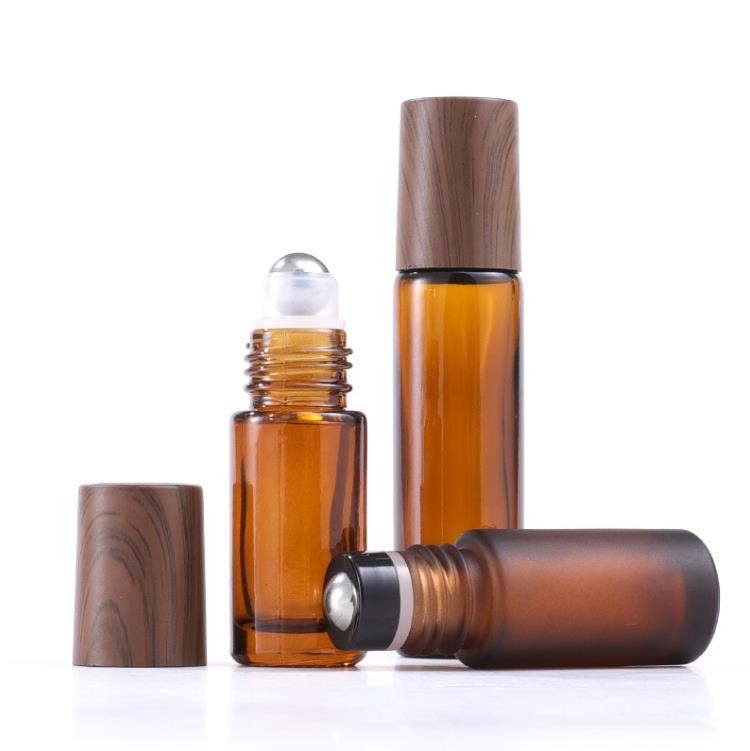 

100pcs 5ml 10ml 15ml Frosted Amber Glass Roll On Bottle With Metal Ball Thin Glass Roller Essential Oil Vials Bamboo Cap Jars SN4527