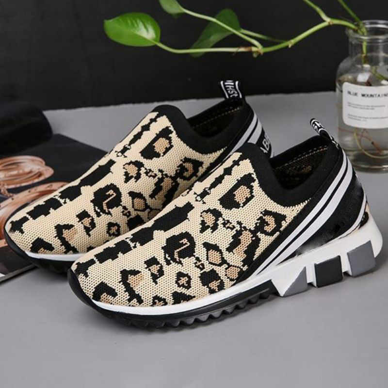 

Sports Shoes Women Color Matching Fashion Sneakers Outdoor Street Couple Stitching Microfiber Trend Printing Slip on Flat DP327, Red