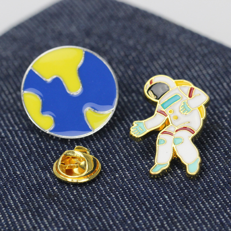 

European Rocket Spaceship Planet Series Brooch Oil Drop Alloy Astronaut Space Collar Lapel Pin Unisex Backpack Bag Skirt Sweater Jeans Clothes Badges Buckle