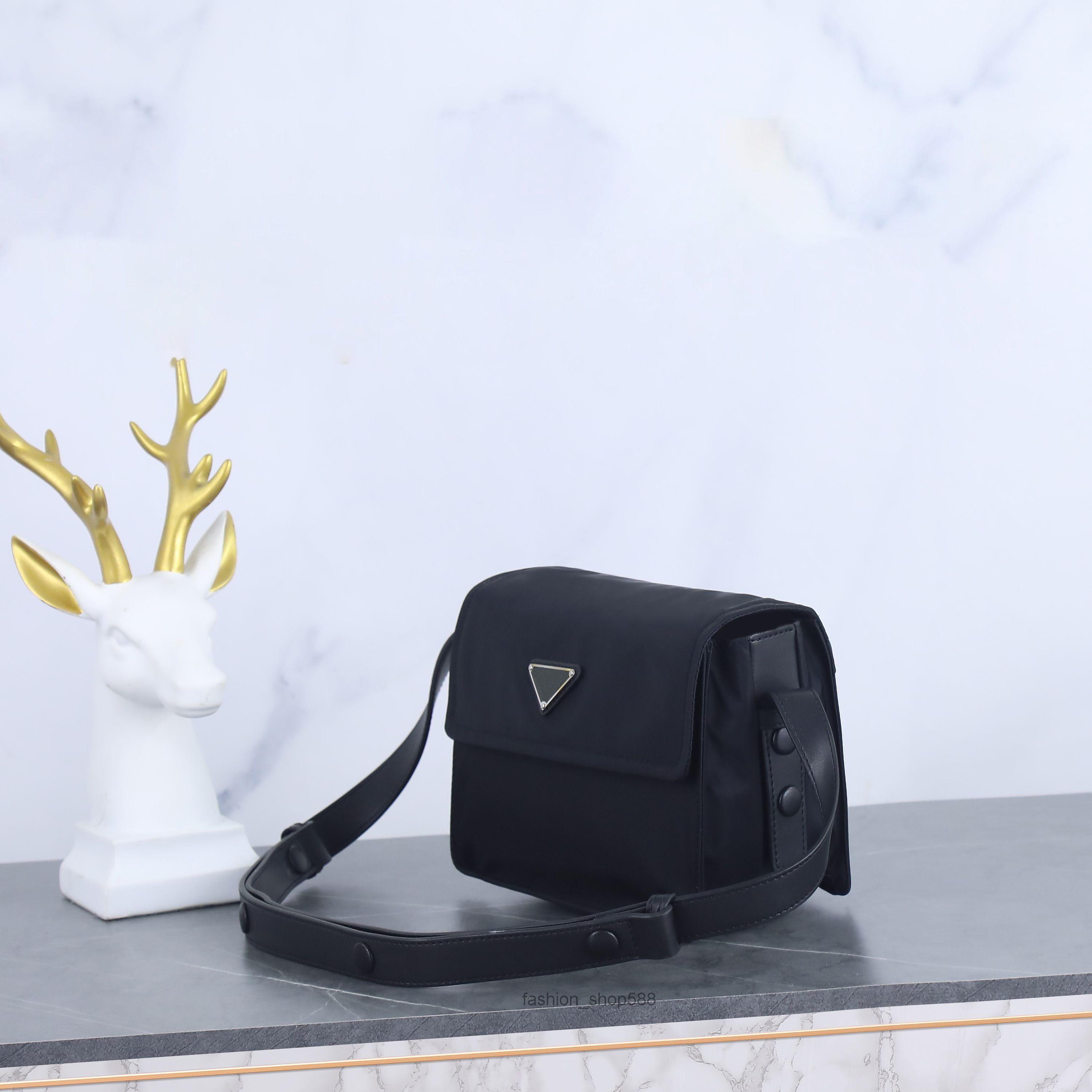 

P classic 1BD Messenger 313 Shoulder Camera bags with adjustable shoulder strap Black simple n