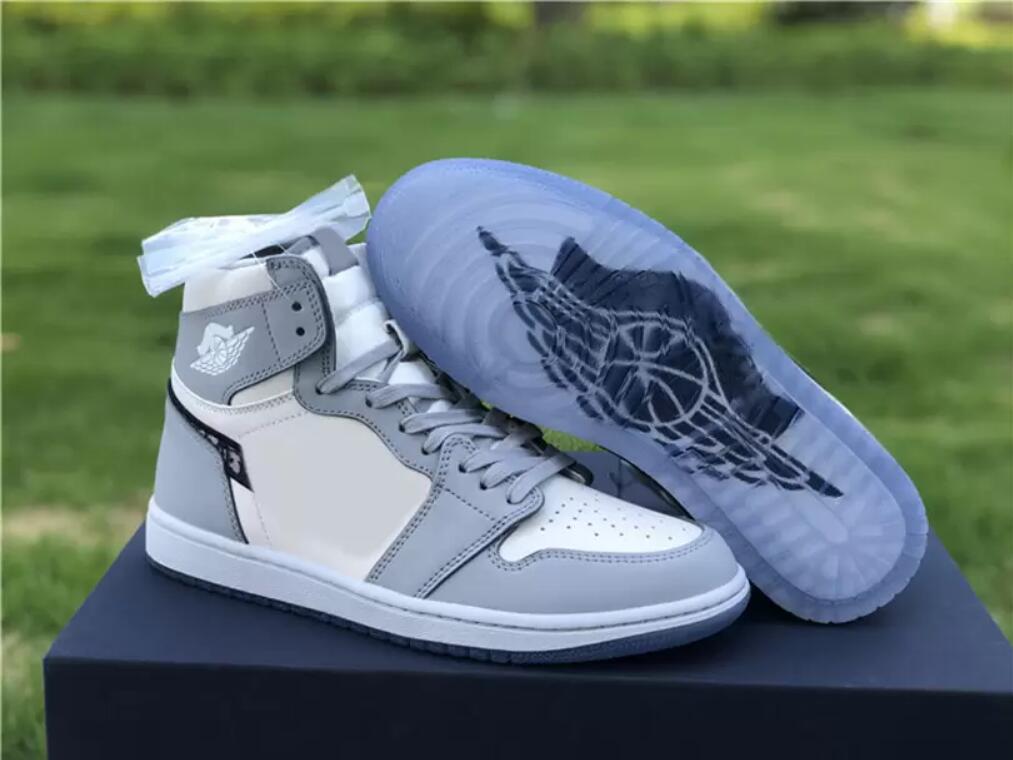 

2022 New Authentic 1 High OG Outdoor Shoes Men Women 1S Wolf Grey Sail Photon Dust White CN8607-002, Customize