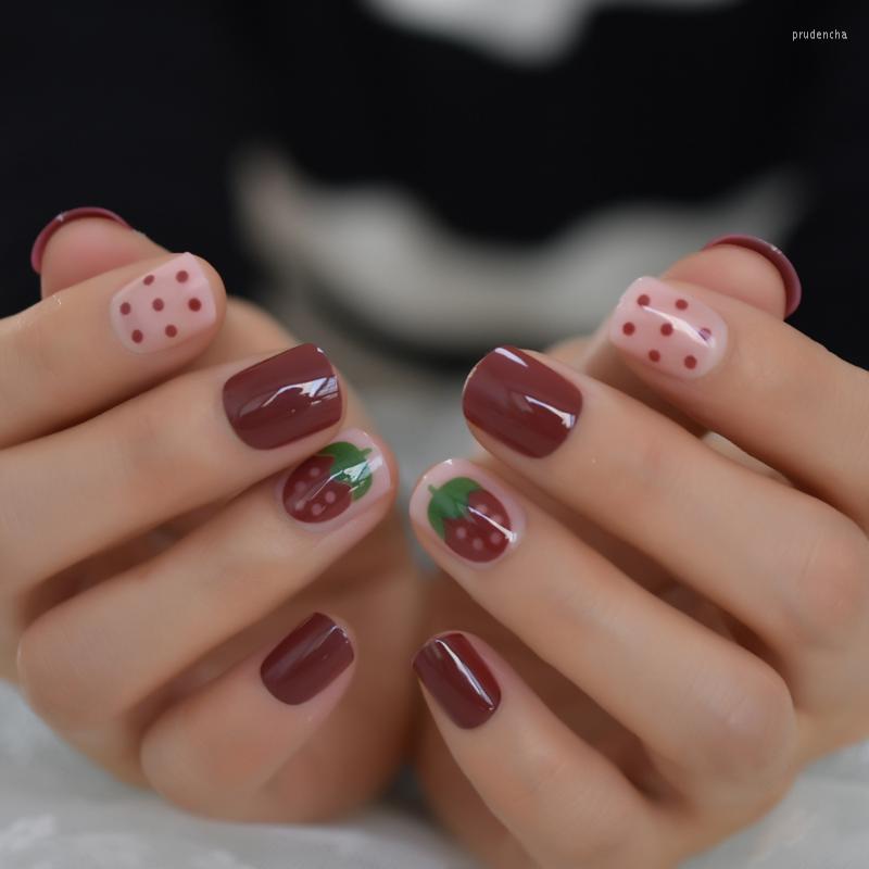 

False Nails Strawberry Brown Cute Nail Art Tips Pre-designed Square Short Wave Point Pattern Girl Fake Shiny Surface Fingernail Prud22, L5088