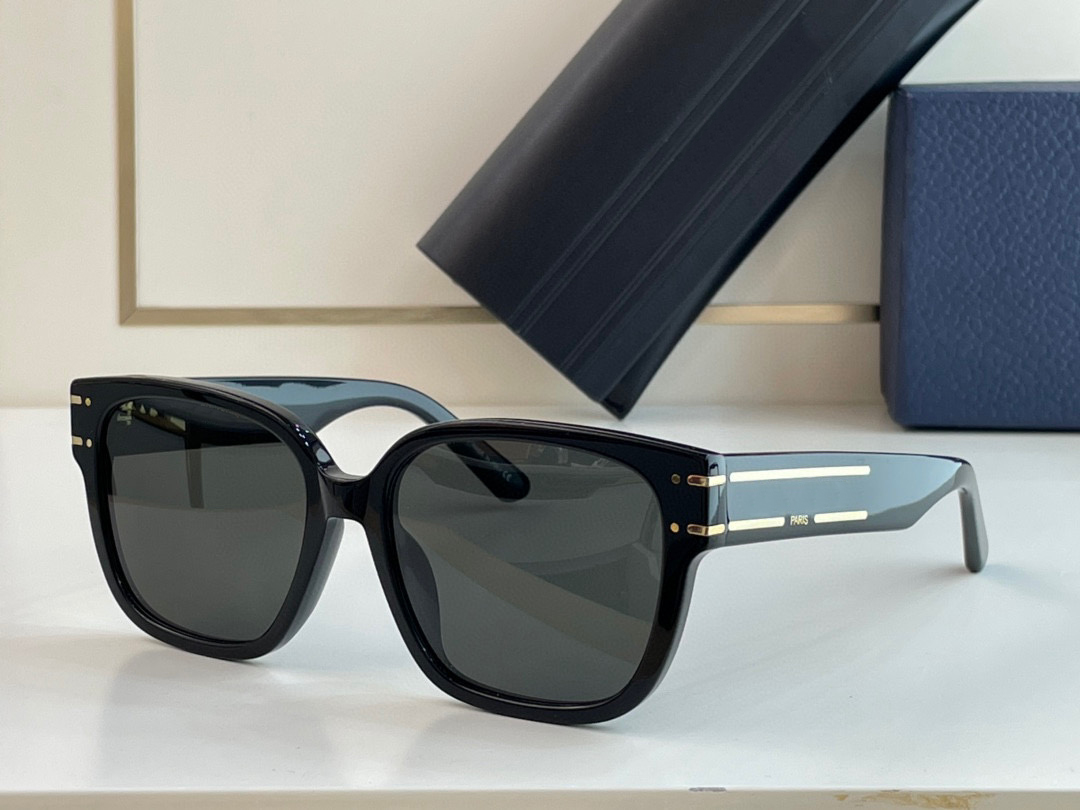 

Summer Sunglasses For Men and Women S7F Style Anti-Ultraviolet Retro Plate Full Frame Random Box