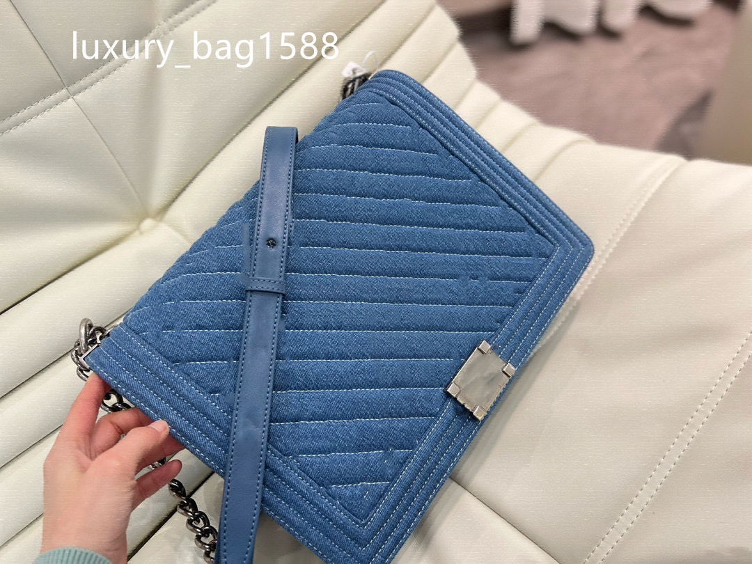 

Fashionable high quality Boy ladies denim plaid crossbody bag, Blue