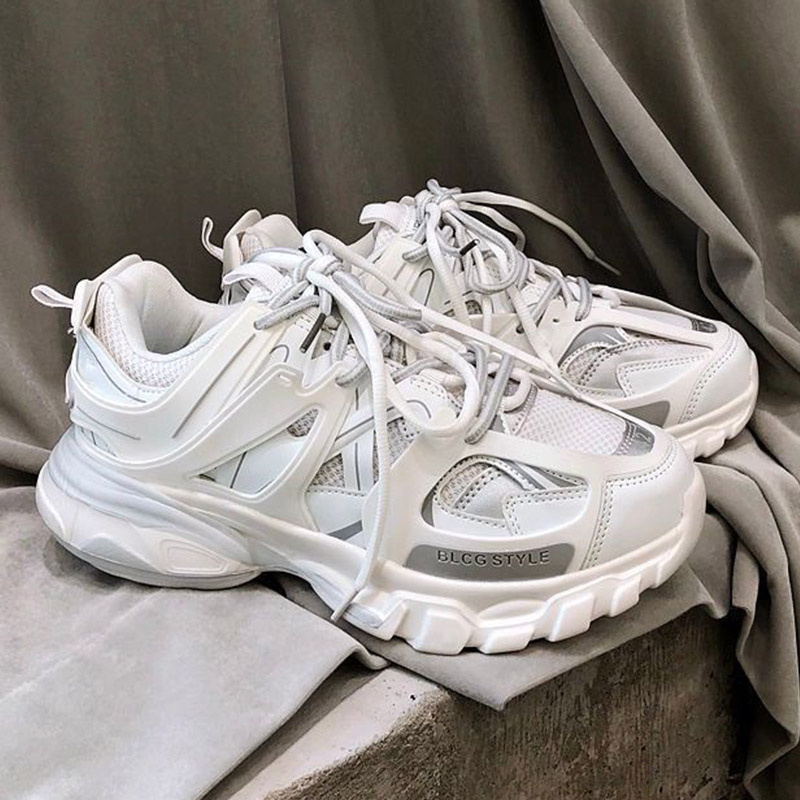 Hommes Femmes Casual Chaussures de sport mode Track 3 Sneaker Beige Baskets en nylon à mailles recyclées Top Designer Couples plate-forme coureur