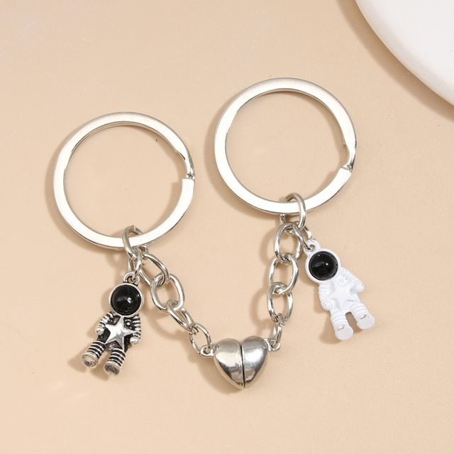 

New Design Keychain Astronaut Star Magnetic Button Key Ring Spaceman Key chains For Couple Friend Gifts DIY Handmade Jewelry
