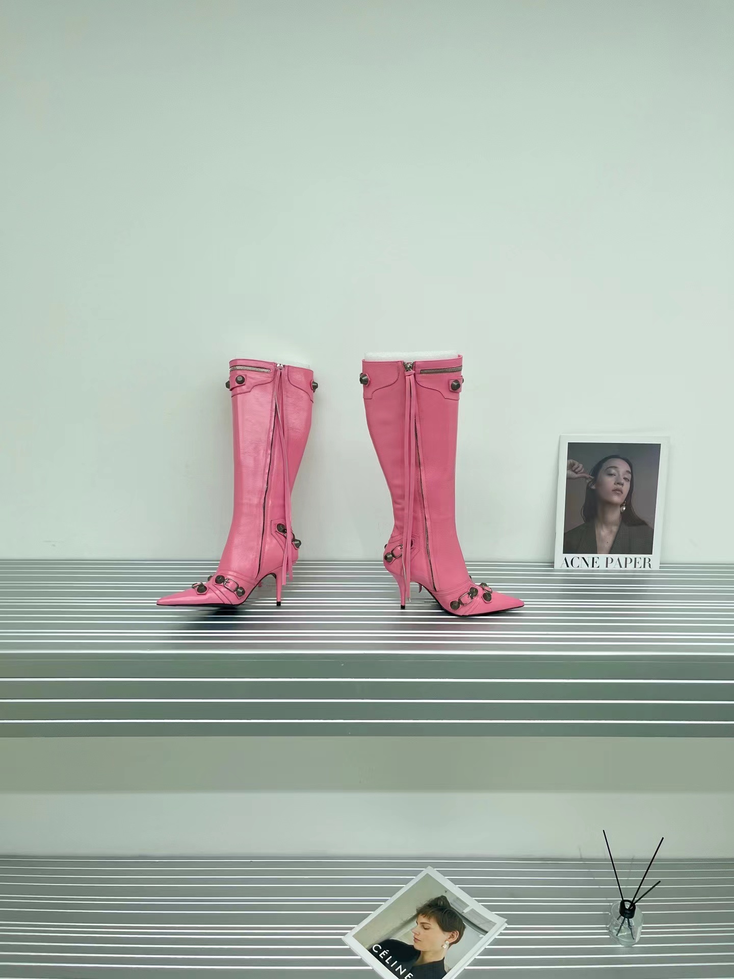 2022 Nail en métal de botte peut être appelé le plus beau style pop de l'année ne cueille pas la tendance des 4 couleurs