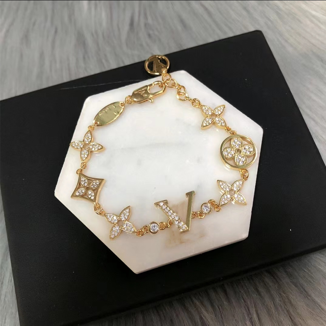

New Fashion Designer Bracelet Ladies Jewelry Gold Plated Bracelet Holiday Gift