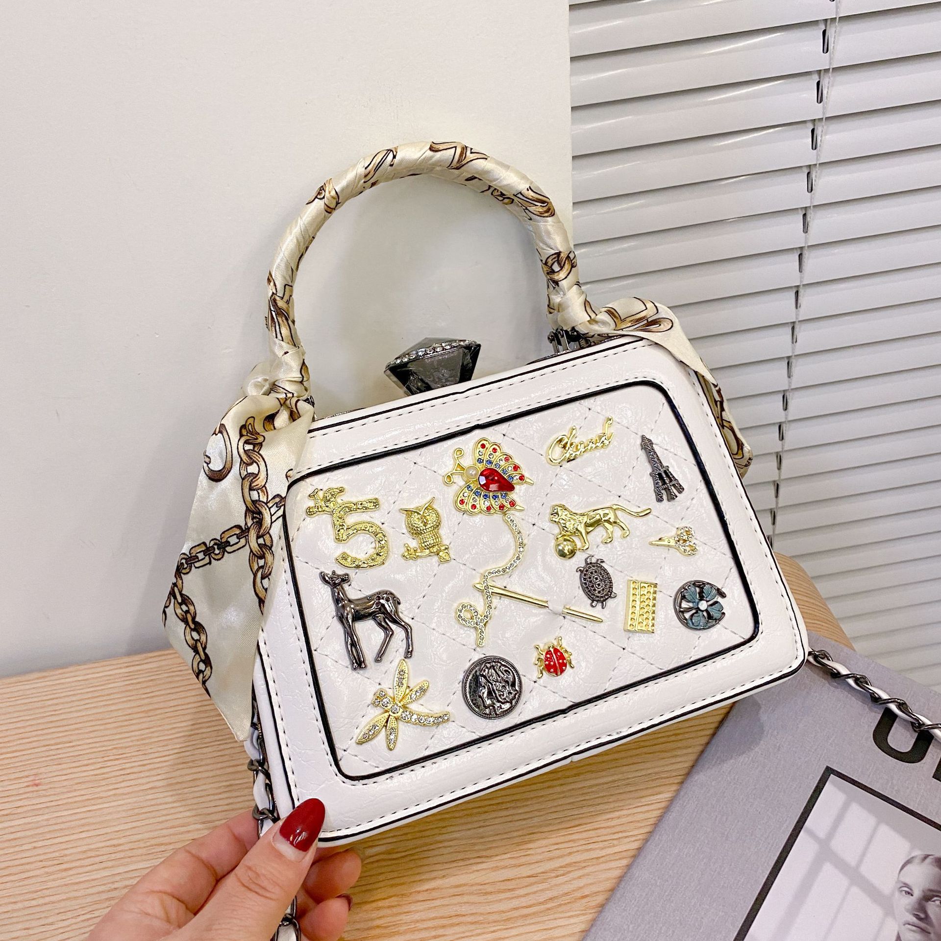 

sales ladies leather shoulder bags weight technology diamond handbag sweet hardware decoration hard box chain bag personality 4 styling rivet backpack, Black4-6852