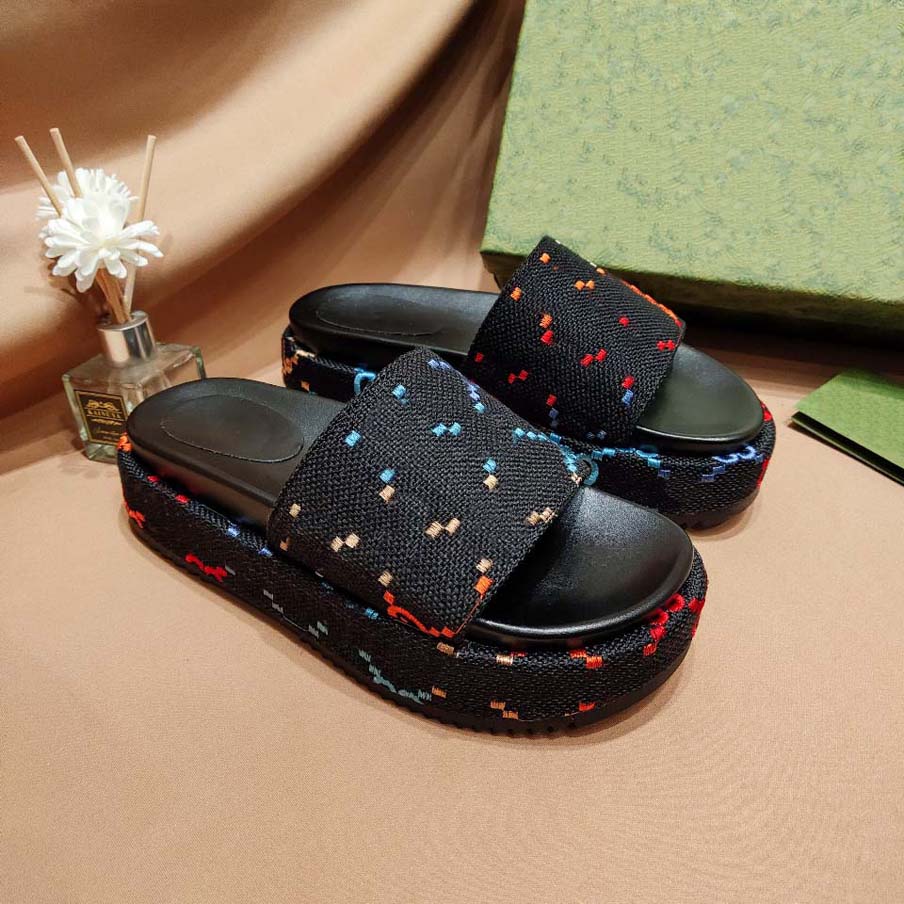 Sandales Diapositives pantoufles lettres arc-en-ciel fond épais décontracté plate-forme imperméable polyvalente pour les femmes approvisionnement