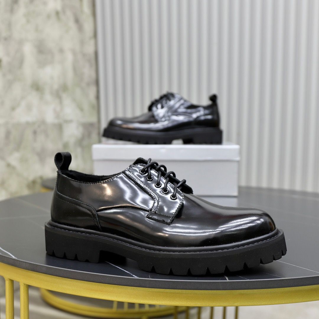 

2022 Elegant Gentleman Brushed Leather Derby Loafers Shoes Light Rubber Sawtooth Sole Sneakers Black Calfskin Oxford Walking Party Wedding Dress Shoe Moccasins