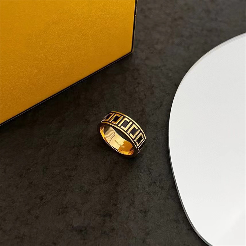 

Designer Love Ring For Men High Quality Silver Diamond Couple Engagement Rings Women Luxurys Designers Jewelry Big Letter Brand La Bague