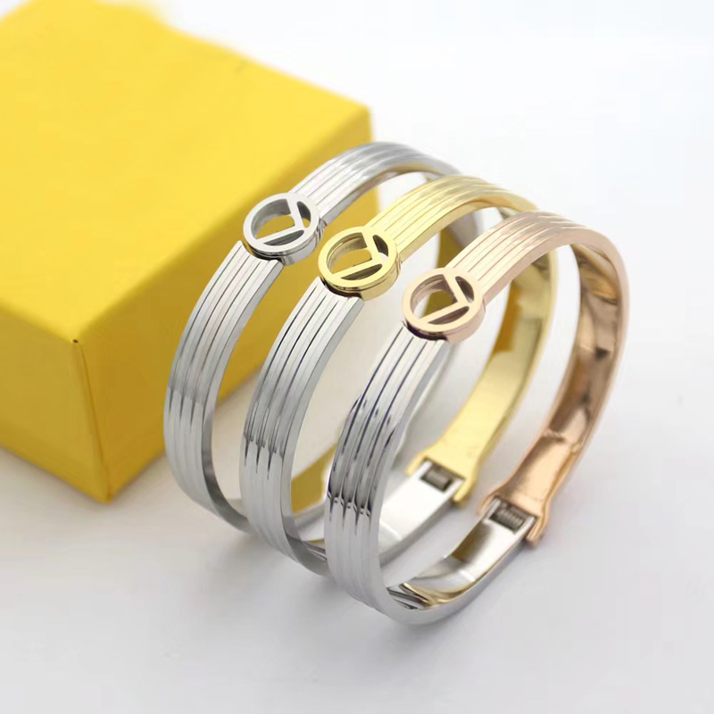 

2022 Charm Bracelets bangle for women and mens Party jewelry for Couples Lovers engagement gift