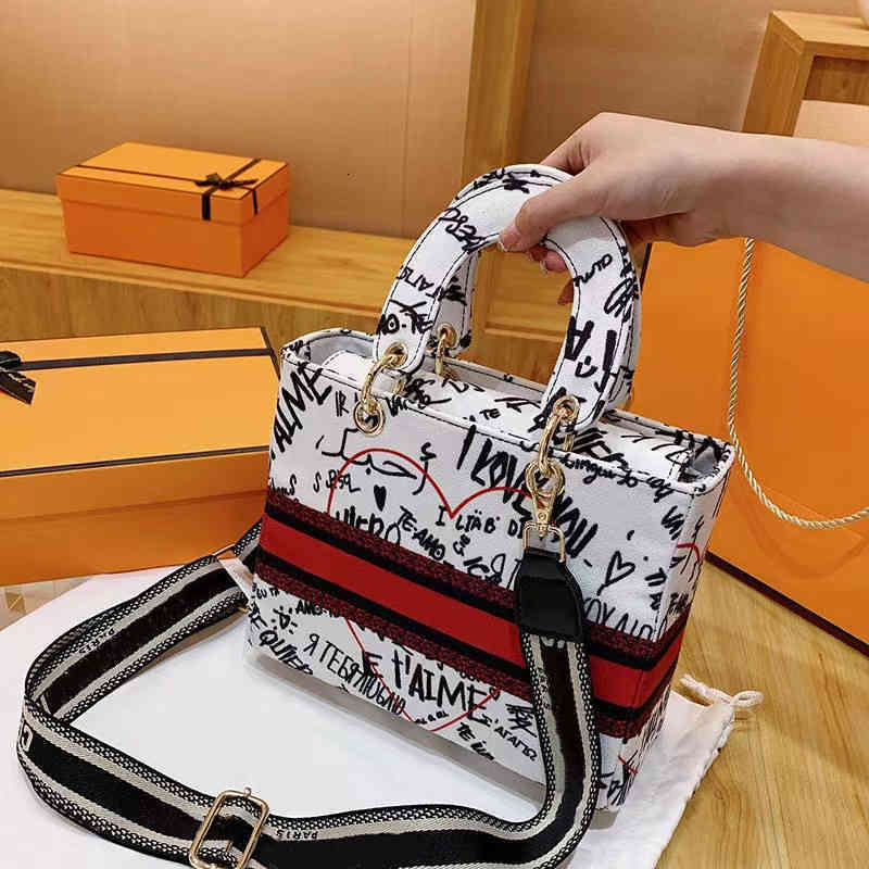 

Evening Bag High Quality Diana 2022 New Fashion Style Graffiti designers Handbag Single Shoulder Messenger clutch purses ladies luxury handbags, White