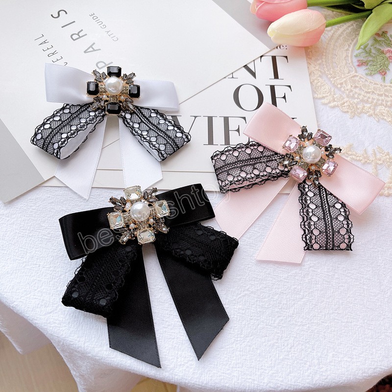 

Korean Cloth Art Lace Bow Tie Brooch Rhinestone Pearl Neck Tie Lapel Pins Shirt Collar Luxulry Jewelry for Women Accessories