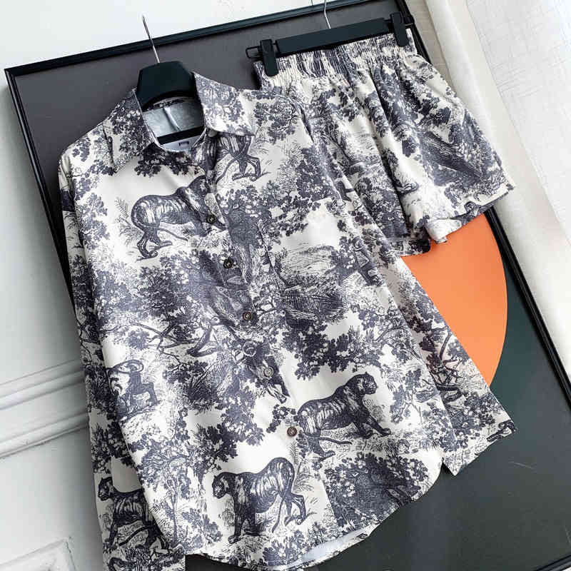 

Fashion Womens Two Piece Pants Brand Animal Print Shirts Cotton High Waist Shorts Temperament Comfort Suits Sexy Luxury Designer Women Clothing