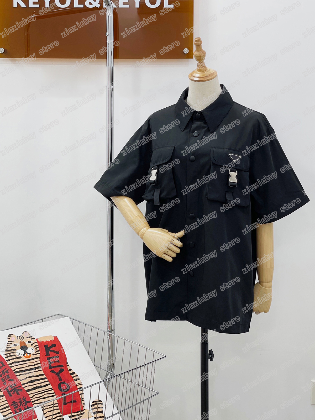 

22ss Designers Nylon Jackets Women Metal triangle label Zipper sleeve Paris Lapel Neck Streetwear black M-XL