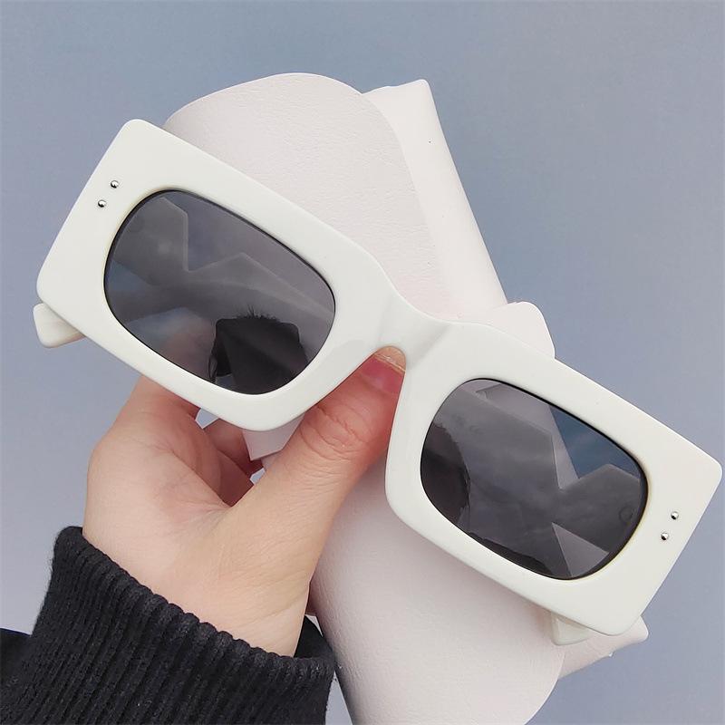 

Sunglasses Simple Woman Rectangle Sun Glasses For Women Cmaos Retro European Designer Fashion Eyewear Uv400 Travel Shade OculosSunglasses