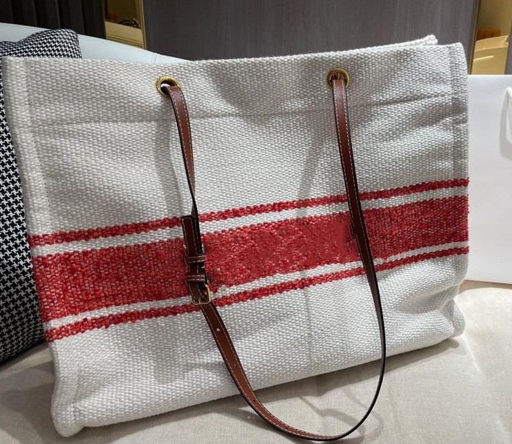 

Designer brand latest summer stripe beach bag lightweight luxury resort style high quality one shoulder canvas bag, Make up the difference