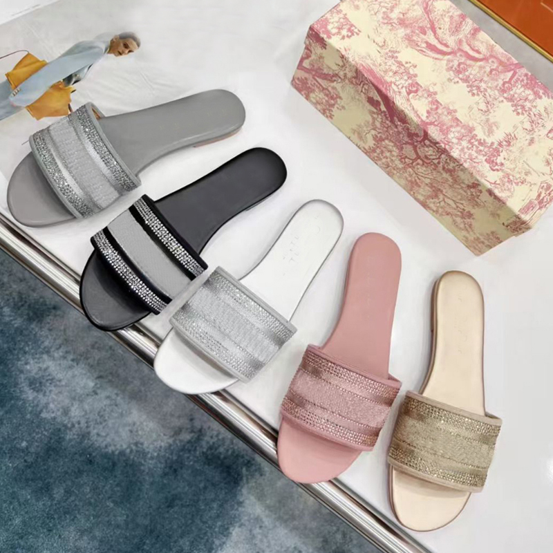 

Beach slippers Classic Flat Summer Lazy Designer Cartoon Big Head flops leather Slides Hotel Bath letter Embroider women shoes Lady sexy Sandals size 35-41-42 With box, Colour 15